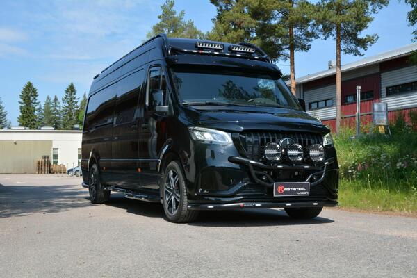 Seitenrohre mit Trittstufe MB Sprinter 2006- (rechts mit grosser Stufe für Schiebetür) Bild1