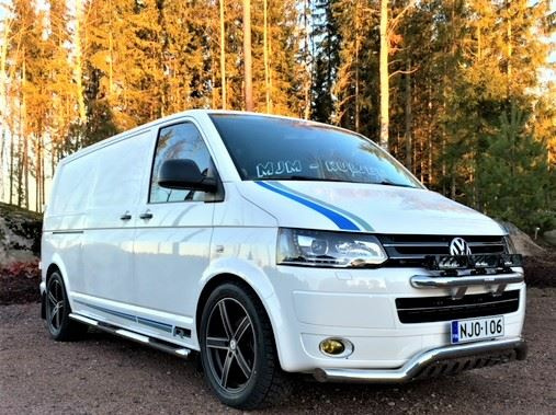 Sidebars Seitenschwellerrohre mit Trittflächen/Einstiegen für VW Transporter T5/6/6.1 langer Radstand (LWB) Bild1