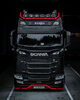 Sonnenblende 35 cm für alle Scania Next Generation integriert mit 5 Positionsleuchten Optoline NG+. Breite: 230 cm. Höhe: 35 cm. Oberer Teil: 11 cm. Unterer Teil: 21 cm.